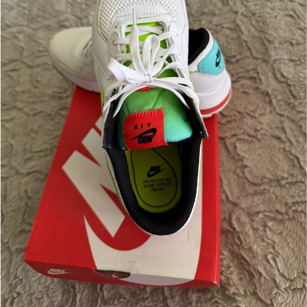 Nike women’s size 8 Air Max